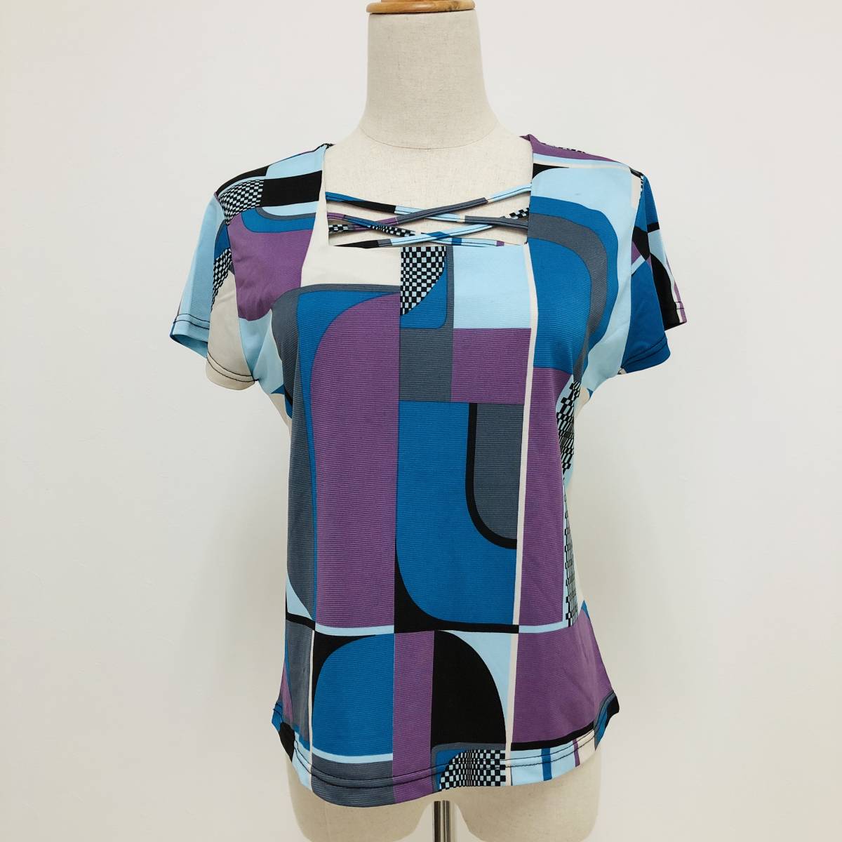 k0300 トップス カットソー 半袖 スクエアネック 薄手 肩パット 夏 水色 紫 マルチカラー レディース おしゃれ エレガントガーリーチック拍卖