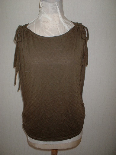 kl 美品☆即買♪ESSENCE for CLT カーキ肩結びリボン裾シャーリング格子柄 カワイイカットソー拍卖