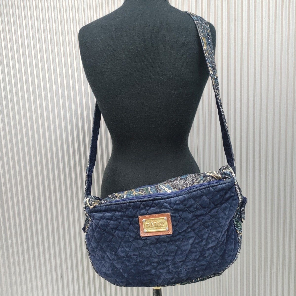【イタリア製】バリーBALLY/ヴィンテージ/ビンテージ/ヨーロッパ古着/ベロア × コーデュロイ/ペイズリー柄/キルティング/ショルダーバッグ拍卖