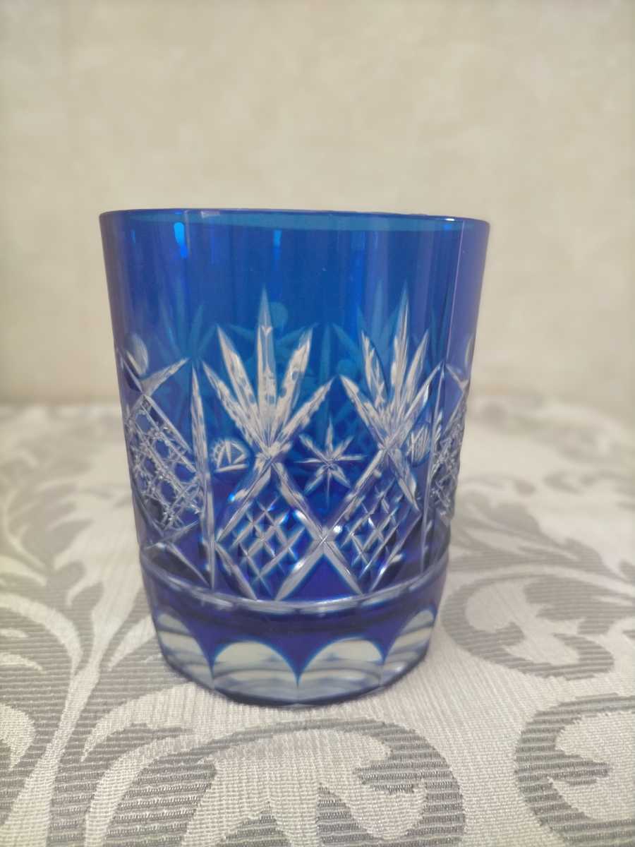 未使用保管品 切子屋 色被せ切子 ロックグラス カットの深い逸品です 青 その1 拍卖