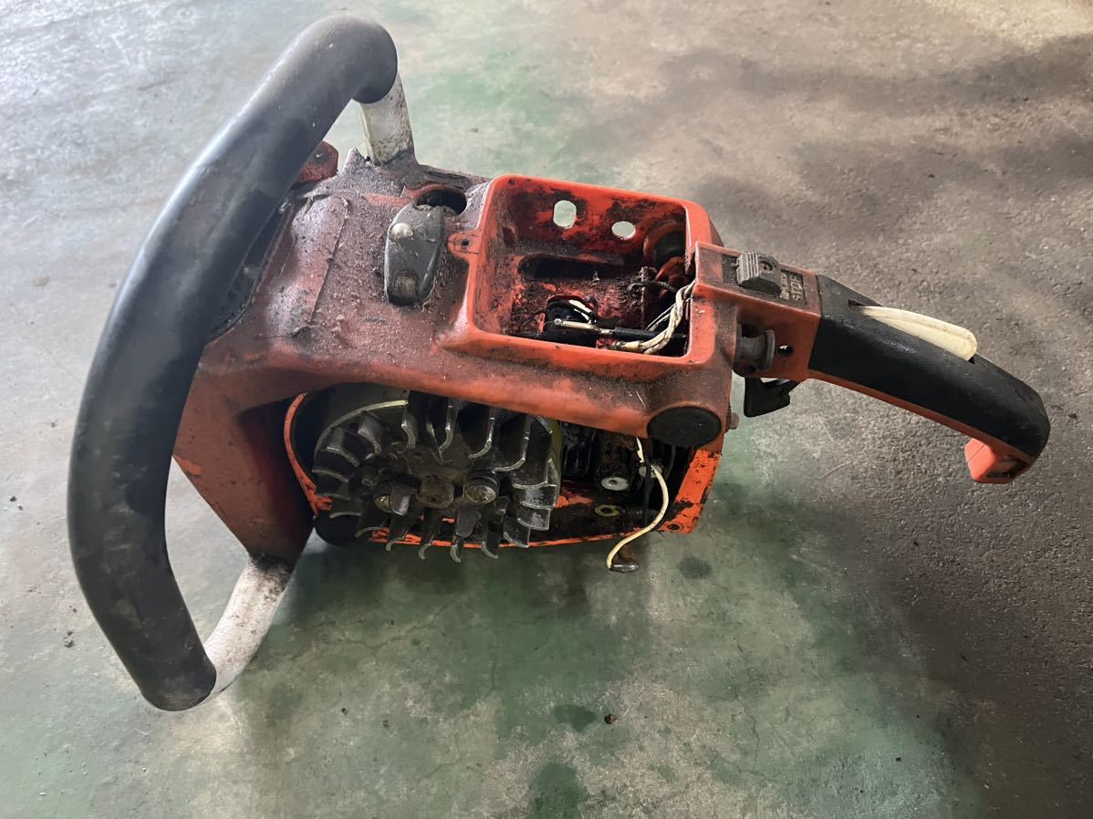 エンジンチェーンソー部品 エンジン 圧縮あり 部品取り、ジャンク取扱 オイルポンプ付きますが、動作未確認 未清掃 共立CS-332C拍卖