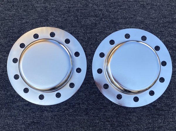 ■ 新品: UD 17パーフェクトクオン 大型トレーラーヘッド用 22.5 メッキ リアハブキャップ 2枚セット 【12A2】拍卖