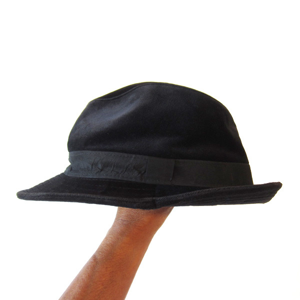 美品 ベロア素材の中折れハット 黒拍卖