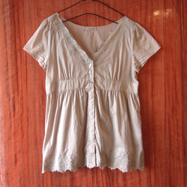 美品 パラディテール PARADIS TERRE フレンチスリーブ トップス ベージュ拍卖