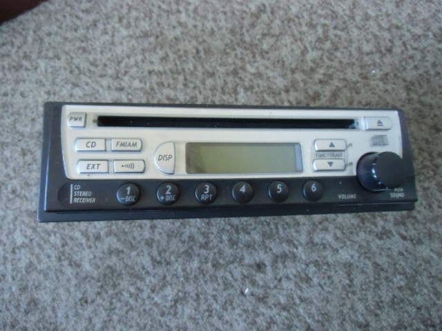 中古*ジャンク品*スズキ*CD&AM・FM*デッキ*拍卖