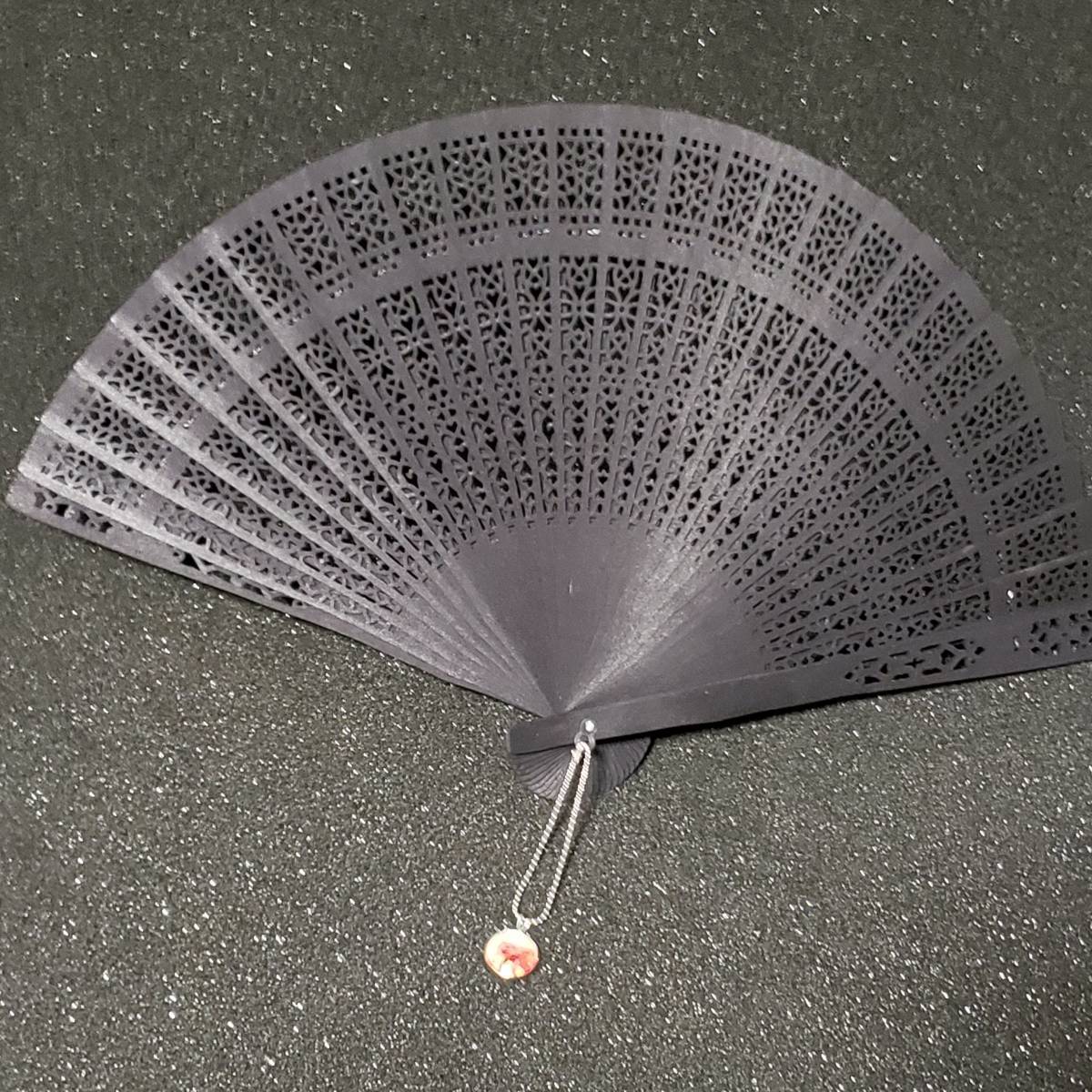 送料込 ◆ BLACK 木製 扇子 ◆ 蓄光 象のチャーム + 収納袋 / アジアン ゾウ elephant glow拍卖