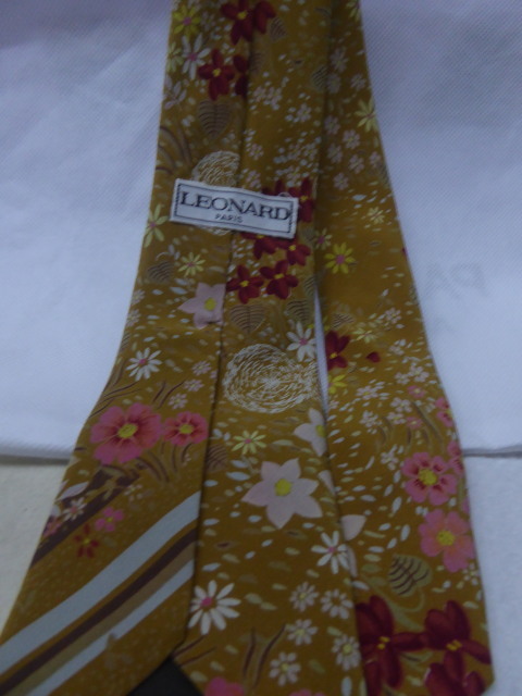 未使用 LEONARD-レオナールネクタイ―イタリア製-シルク。剣先ー7,5拍卖