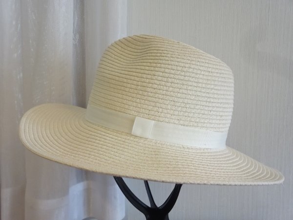 ... INGNI ...レディース・メンズ ホワイトカラー 中折れハット ペーパーハット サイズ57cm〜59cm キャップ 帽子拍卖