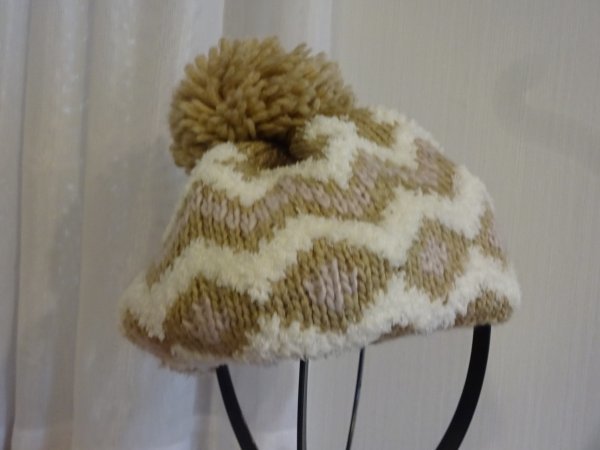 ∨ ムーンバッド ∨キッズ・ガールズ モコモコニット帽 ベージュ色 ベレー帽 サイズ56cm〜58cm キャップ 帽子拍卖