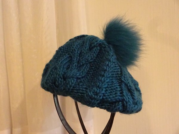 ∨ フォックスファー使用 ∨レディース・ガールズ 編み込みニット帽 ベレー帽 エメラルドブルー サイズ56cm〜59cm キャップ 帽子拍卖
