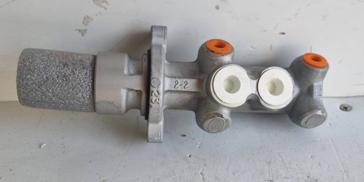 ブレーキマスターシリンダー BOSCH311983拍卖