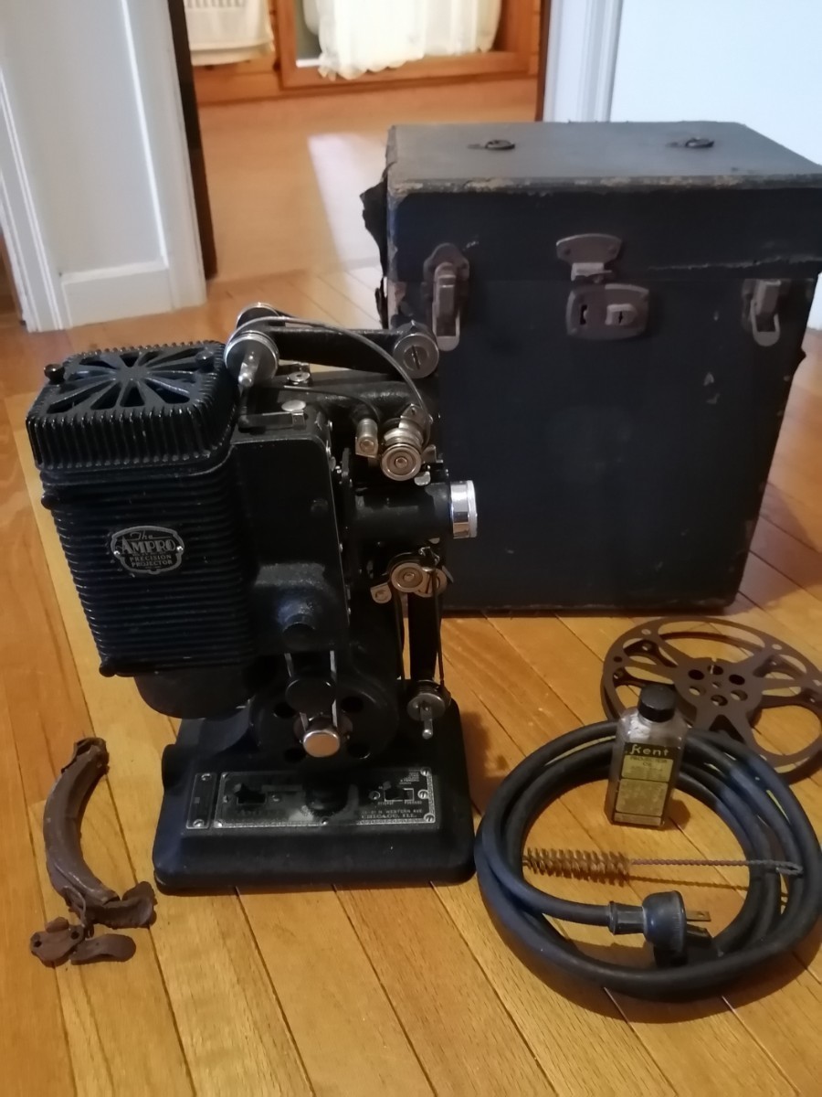 映写機 AMPRO PRECISION PROJECTOR 1920年代 アメリカ シカゴ ケース電源コードリール付属 映写機 撮影 カメラ CM66o2 拍卖