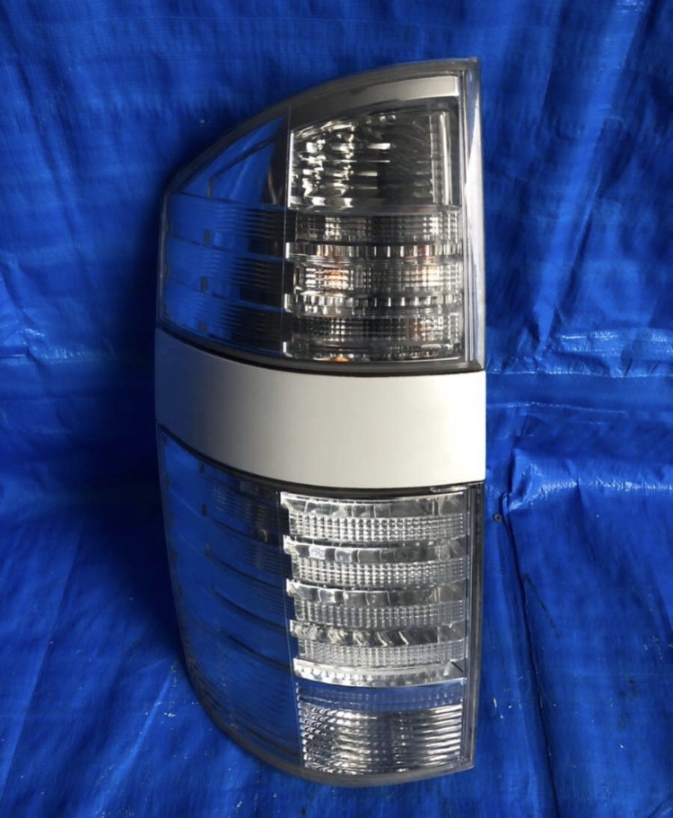 ヴォクシー AZR60 AZR65 H18年 左テールライト テールランプ KOITO 28-185 カラー042拍卖