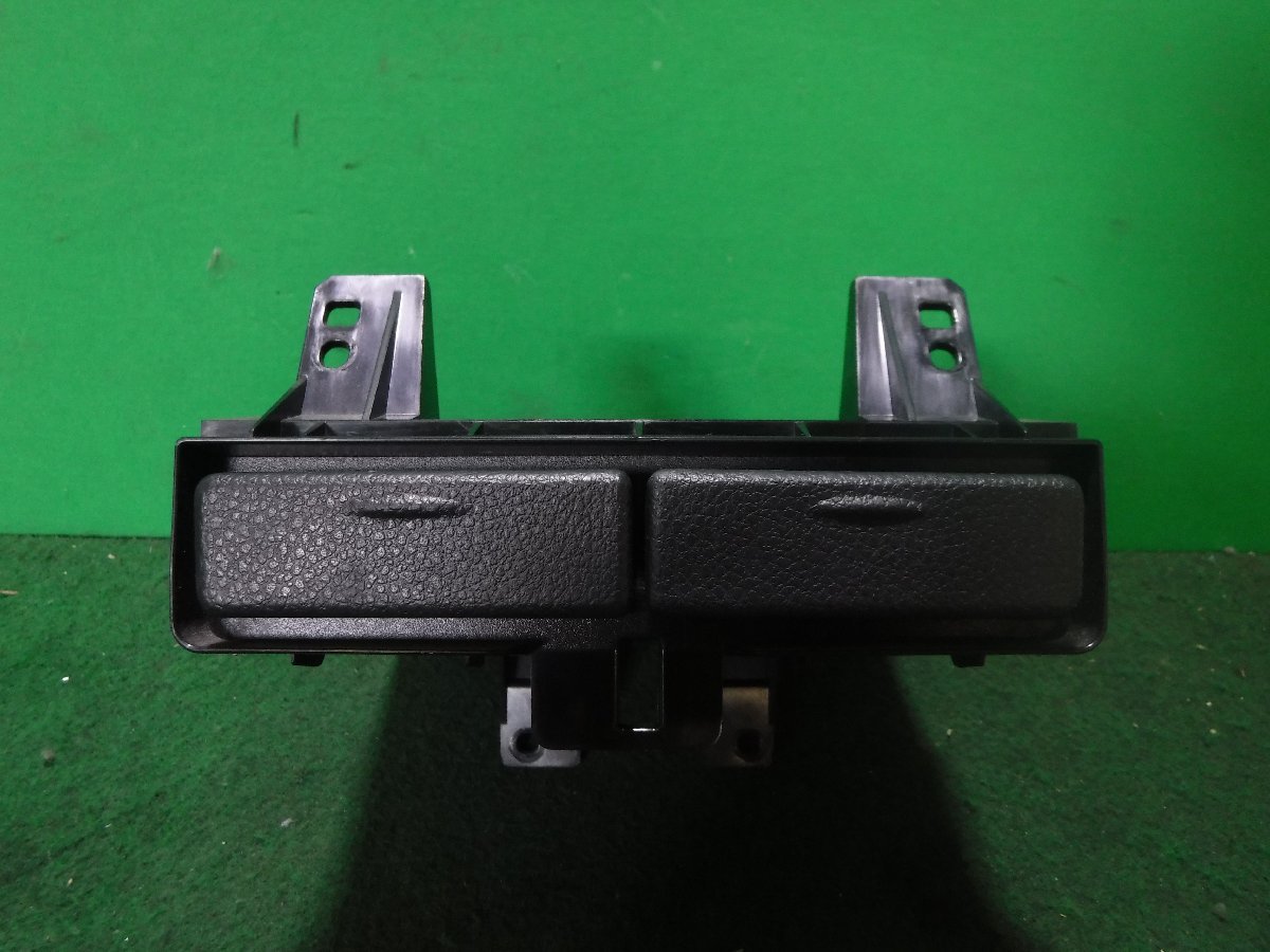 【B】日産 エルグランド TE52/PE52 純正 ドリンクホルダー GD24-5671-100拍卖