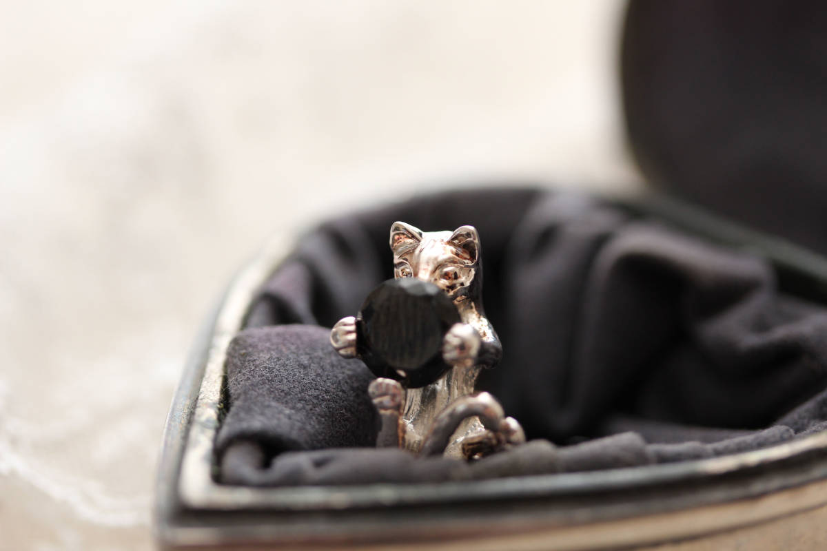 *ネコ・CATジルコニアリングB拍卖