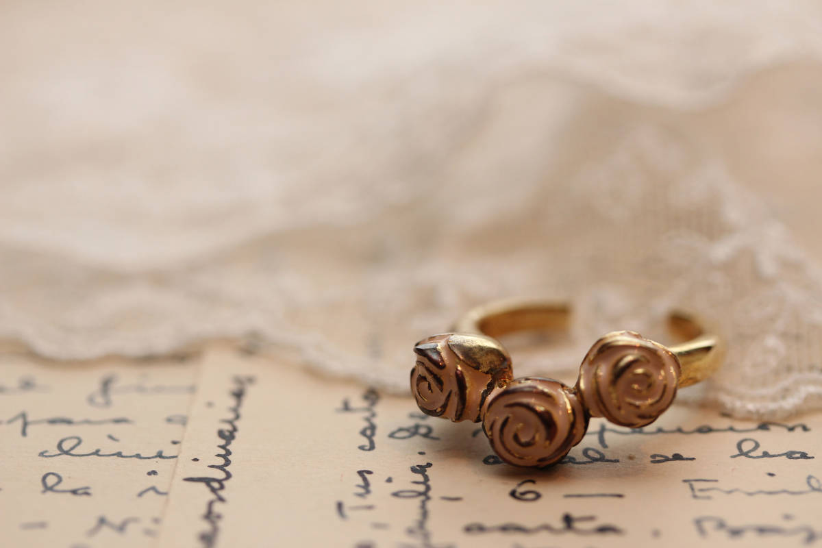 バラ・3ローズリング拍卖