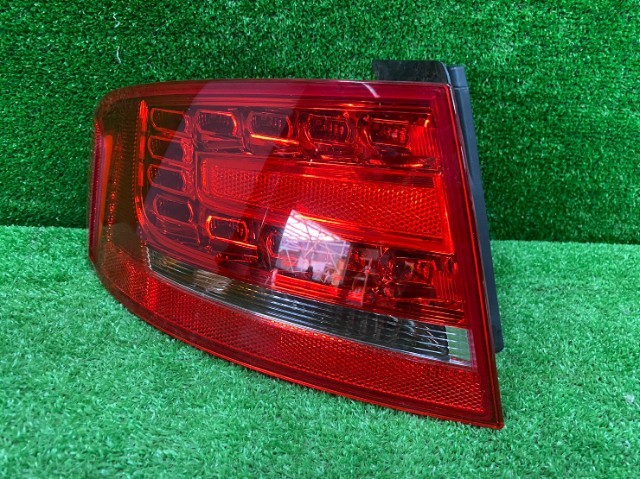 アウディ A4 8KCDH セダン テールランプ 左 ライト 助手席側拍卖