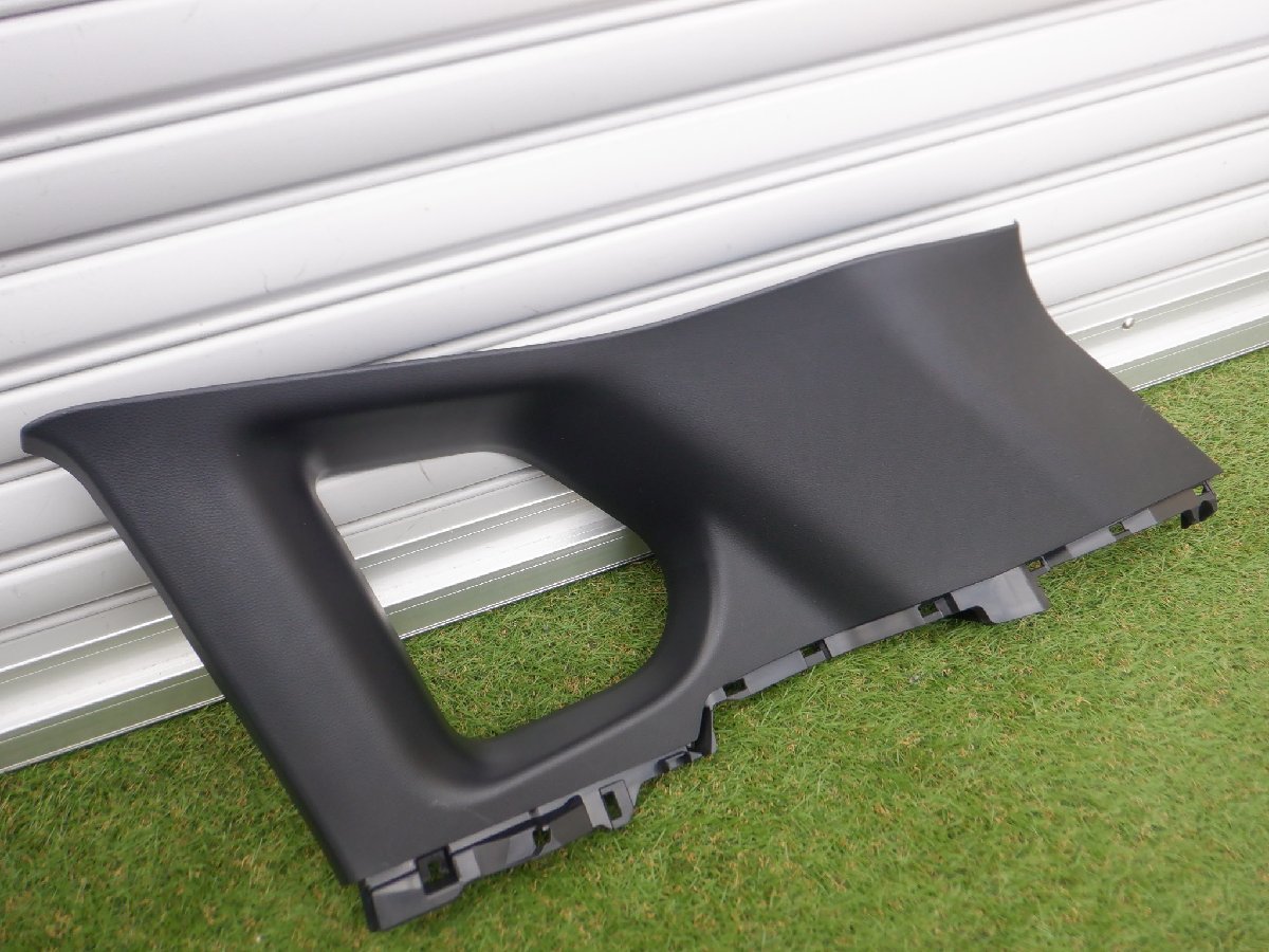 新車外し トヨタ純正 ZSG10 ZVG11 ZVG15 カローラクロス クォーターパネル 内装 トリム カバー 62470-16090 m-23-8-273拍卖
