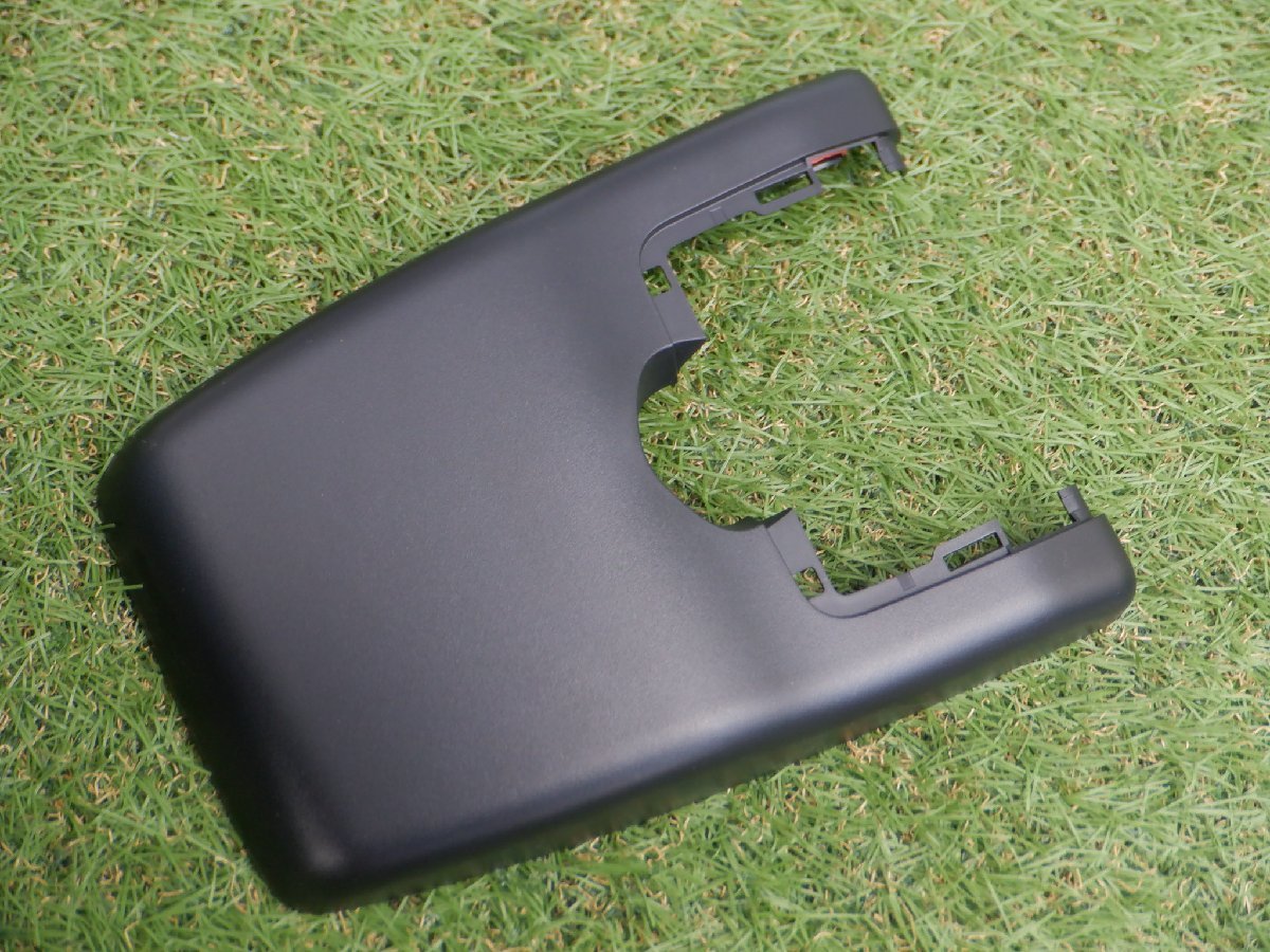 新車外し トヨタ純正 ZSG10 ZVG11 ZVG15 カローラクロス フロント カメラ カバー 86466-K1010 m-23-8-277拍卖