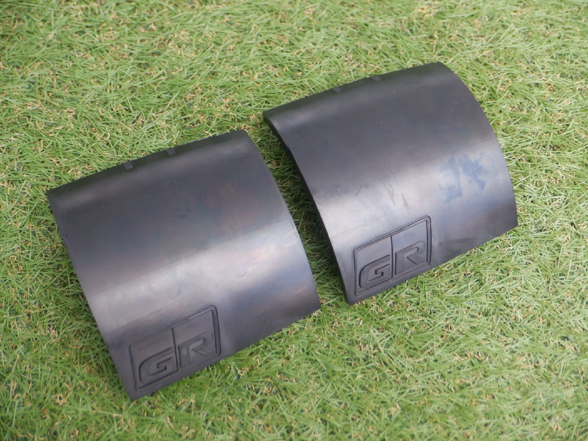 新車外し トヨタ純正 GR GRスポーツ GRsports ゴム? パーツ 2個 分かる方どうぞ ハイラックス ??m-23-8-281拍卖