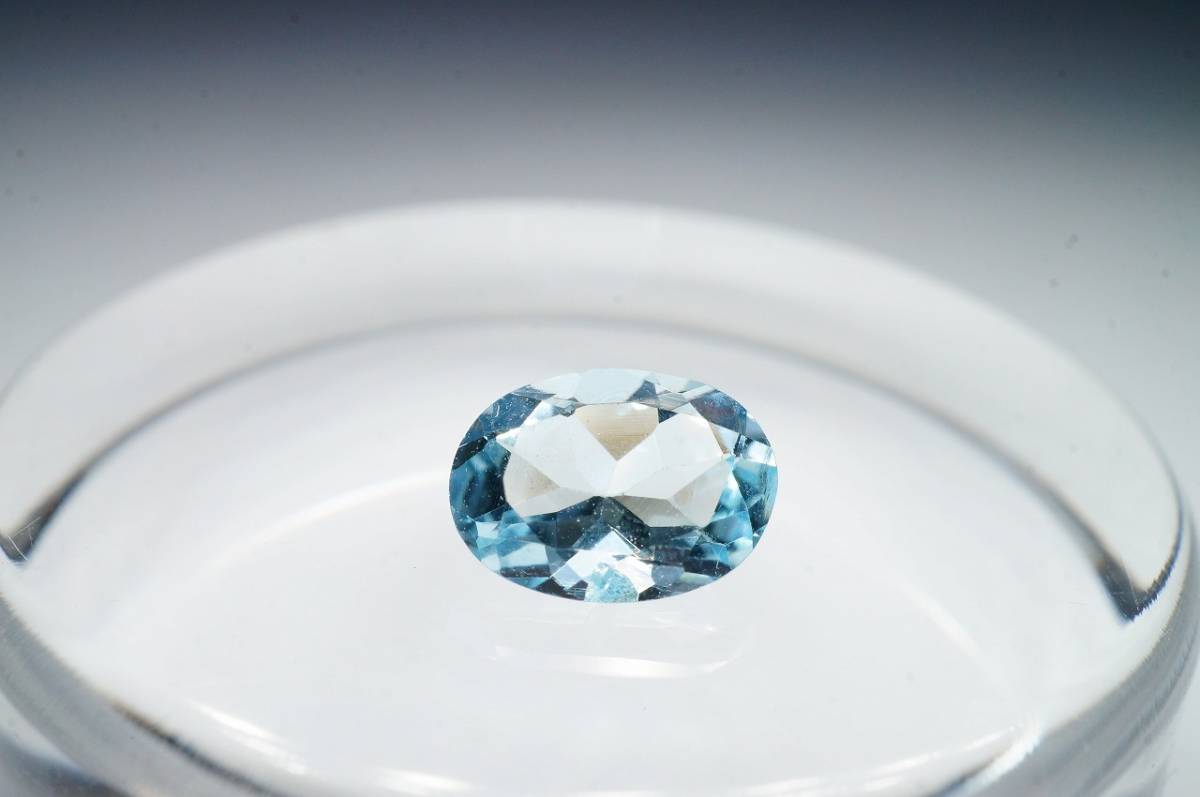 【特別価格!早い者勝ち】希少!【高級宝飾品用ルース】透明度抜群のアクアマリン極上ルース0.68ct甲府で研磨製作拍卖