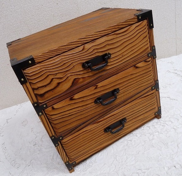 (☆BM)三段 卓上小物入れ 木製 ミニチェスト 焼杉 高さ25.5×横幅25㎝ 昭和レトロ 薬棚 引き出し 整理棚 和風 クラッシック 小箪笥拍卖