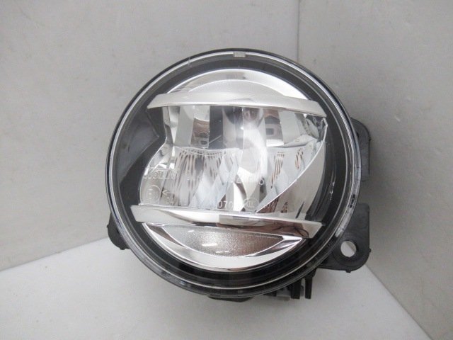 【即決有】 スズキ クロスビー MN71S 純正 右 フォグ LED KOITO 114-11092 (n086396)拍卖