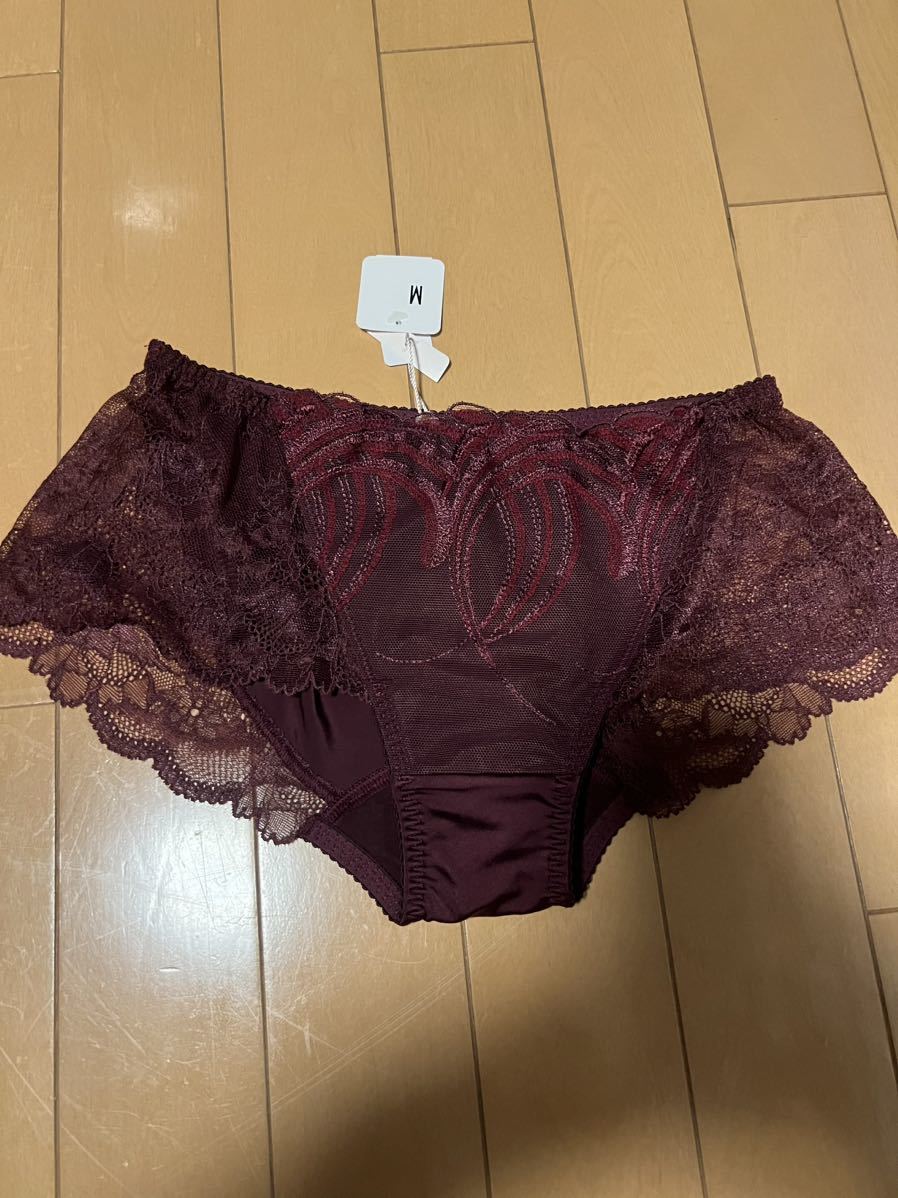 triumph トリンプ FLORALE バックレース 赤茶色 高級ヒップハングショーツM新品未使用です。拍卖