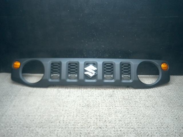 ☆ジムニーシエラ JB74W ラジエータグリル ターンランプ付 72110-78R01-C48拍卖