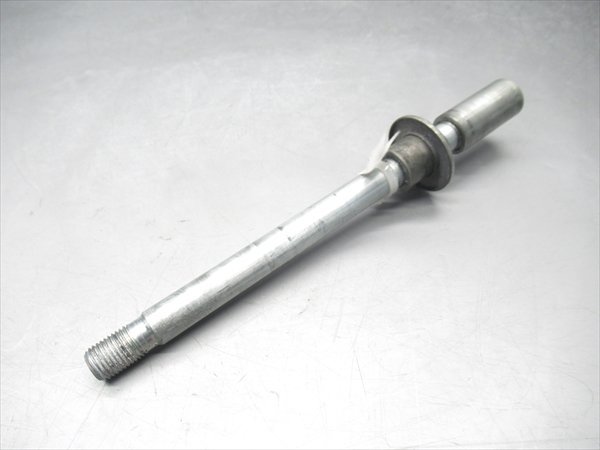 G2R5-0802 スズキ GSX250S カタナ フロント アクスルシャフト 純正品 【GJ76A-109~ 動画有】拍卖