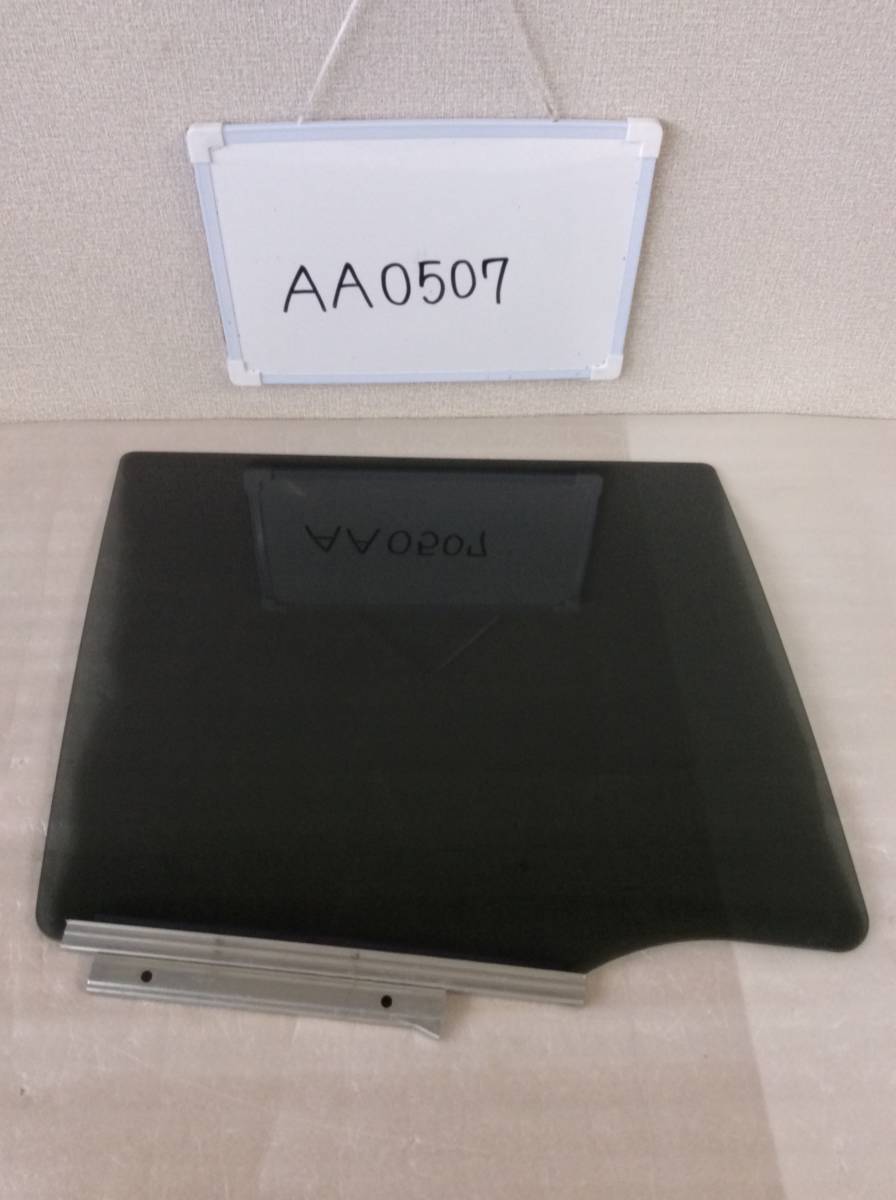 ★★★AA0507★★ ZC72S スズキ スイフト 右側 リアドアガラス ドアガラス 拍卖