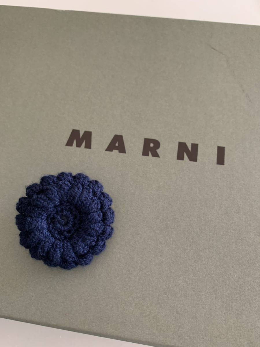 マルニ 毛糸 丸 ブローチ ネイビー ① MARNI 花 アクセサリー ☆拍卖