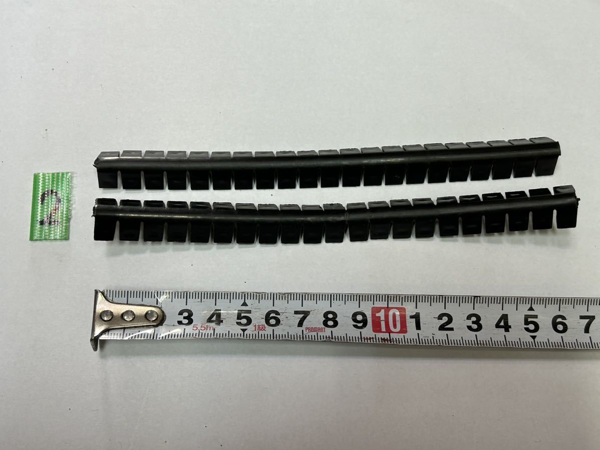 ブレーキケーブルをアルミドロップハンドルにそわせて、このパーツをハンドルテープと一緒に巻くとエアロハンドルのようになります。拍卖