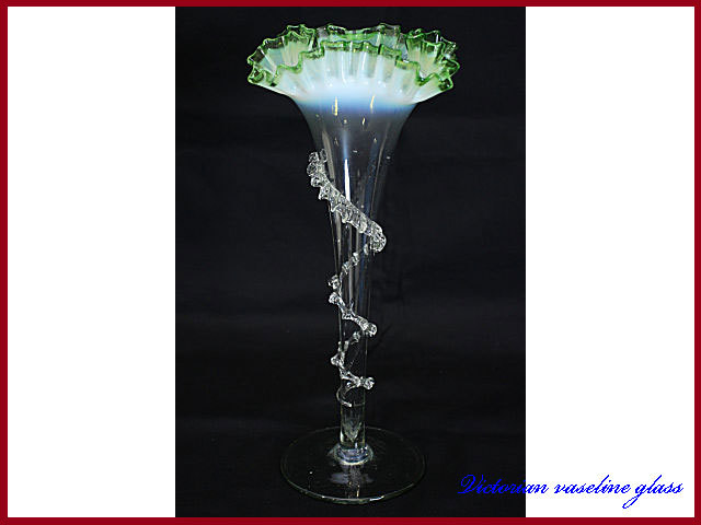 1880年代アンティーク バセリンガラスの花瓶 / ウランガラスの色合いが美しいビンテージのフラワーベース / 骨董価値のあるガラス美術品拍卖