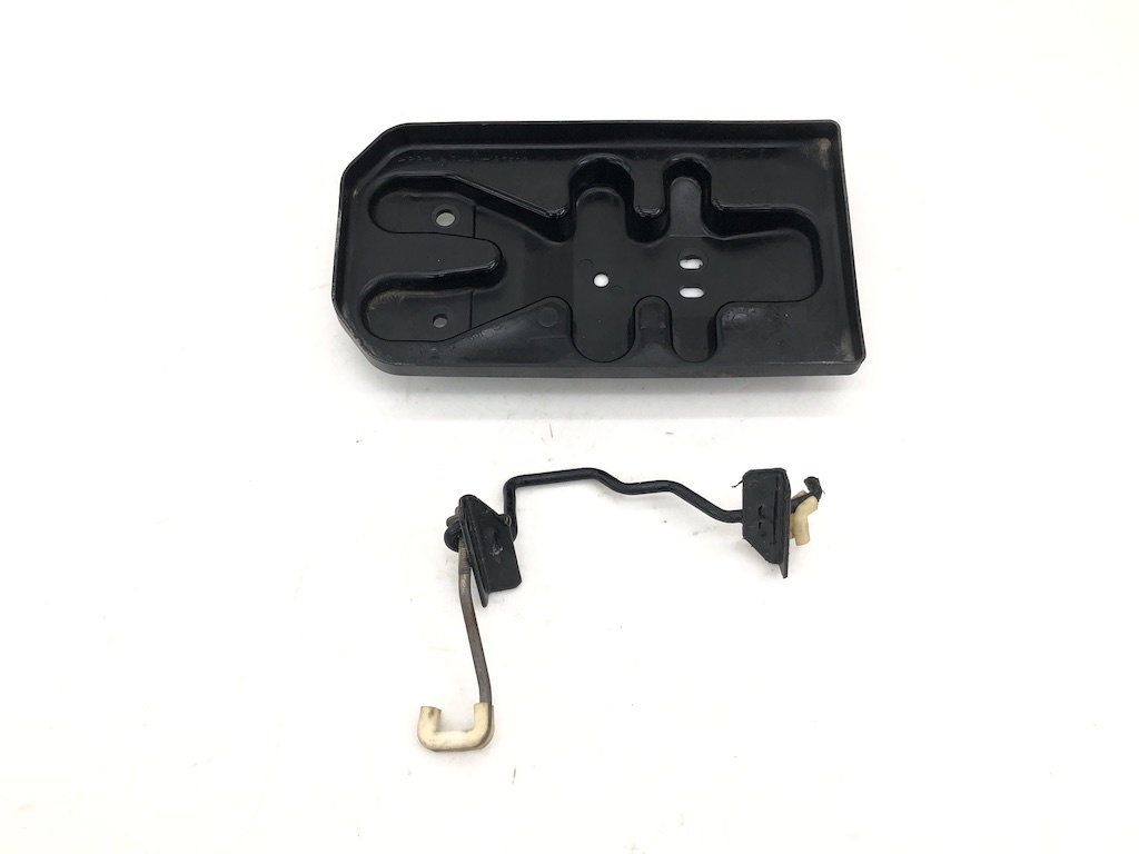 _b146143 ダイハツ アトレーワゴン ツーリングターボ S220G バッテリートレー トレイ ホルダー ケース ボックス ステー 74411-97502 S230G拍卖