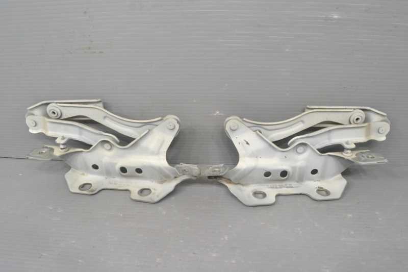 ベンツ A180 右ハンドル 後期(1690322) 純正 破損無 ボンネット ヒンジ 左右 セット 白 650U A 169 880 02 28 A 169 880 01 28 k074425拍卖