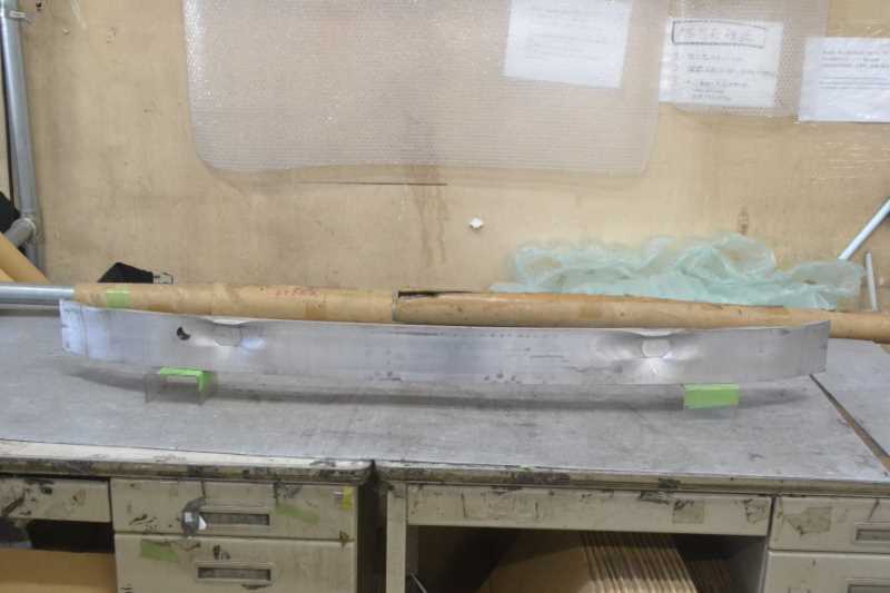 ベンツ A170 右ハンドル 前期(169032) 純正 破損無 取付OK フロントバンパー ホースメント k074760拍卖