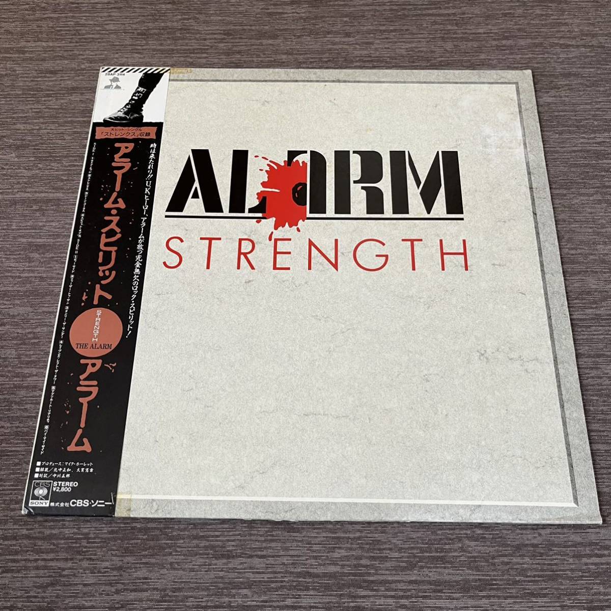 【国内盤帯付】ALARM STERNGTH アラーム スピリット / LP レコード / 28AP3114 / ライナー有 / 洋楽ロック /拍卖