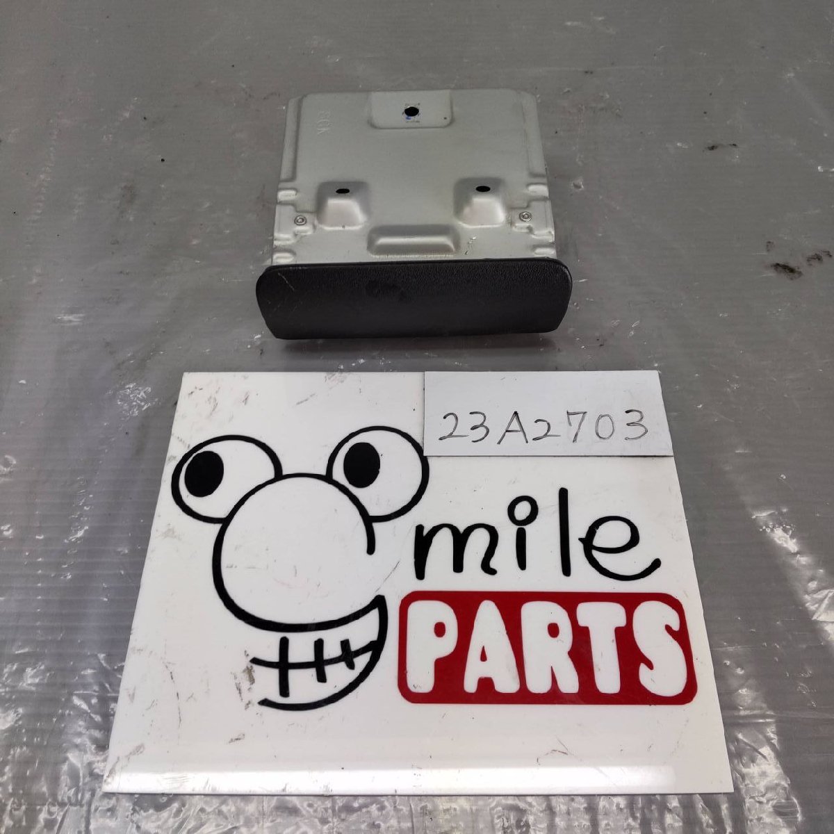 JD1/JD2 ザッツ 純正 灰皿 1A2-7-6/23A2703*同梱不可拍卖