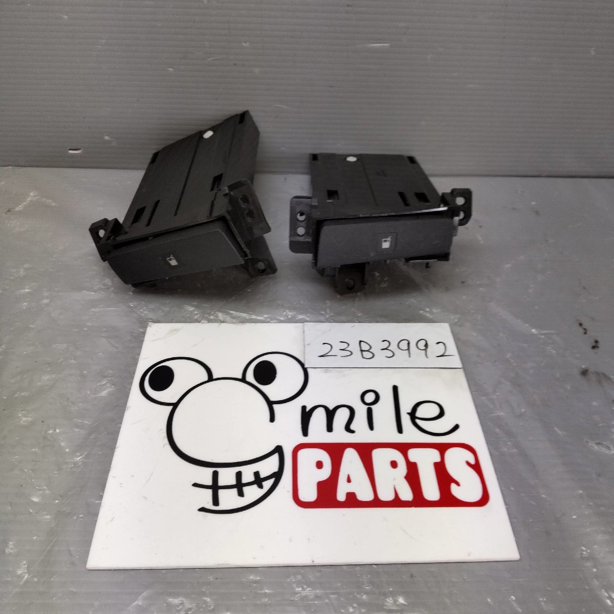 L175S/L185S ムーヴ 純正 運転席助手席ドリンクホルダー 1D3-5-4/23B3992*同梱不可拍卖