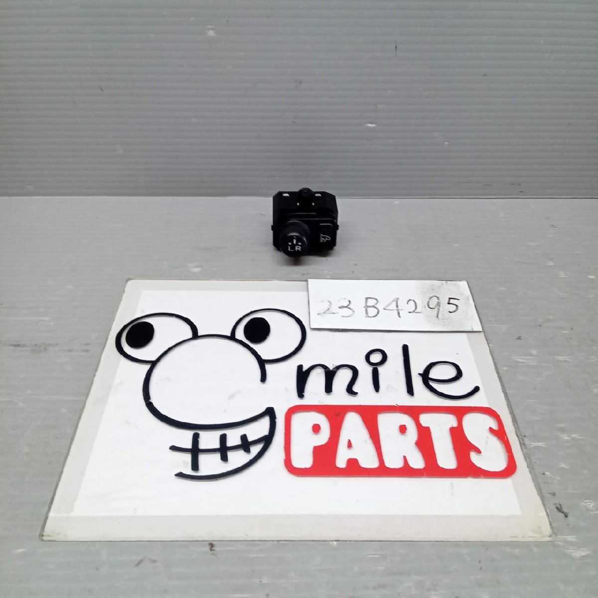 L375S/L385S タント 純正 ドアミラースイッチ 1A6-8-3/23B4295*同梱不可拍卖