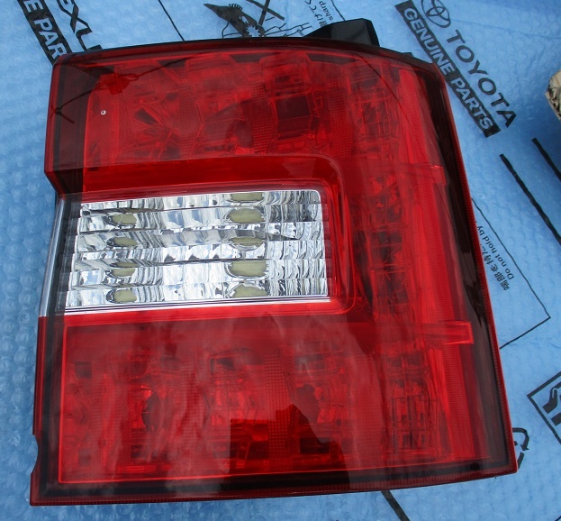 三菱デリカD:5右テールランプCV5Wテールレンズ純正テールライト運転席CV2W後期CV4WリアIMASENリヤ1146-378コンビネーションランプ8330A346拍卖