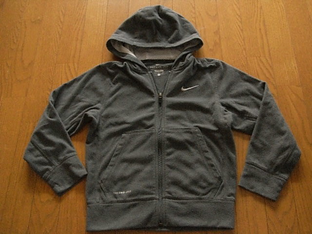 キッズ ナイキ スポーツ かっこいいフリース パーカー グレー系 サイズ:キッズS拍卖
