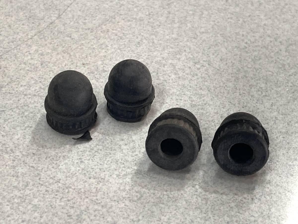 ブレーキキャリパーニップルカバーゴム 4個拍卖