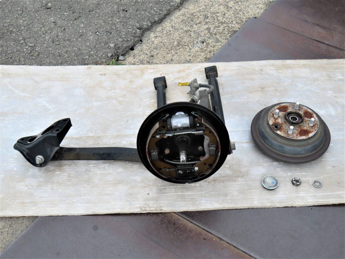 H19 DBA-RN1 ステラ カスタム STELLA EN07 (NA) 2WD CVT 純正 左側 リア アーム サスペンションアーム ドラム ブレーキ Assy / 137727km拍卖