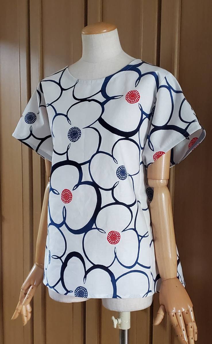 白 トリコロール 北欧風花模様 浴衣 反物 チュニック 綿100% 着物リメイク 半袖 ハンドメイド ※訳あり拍卖