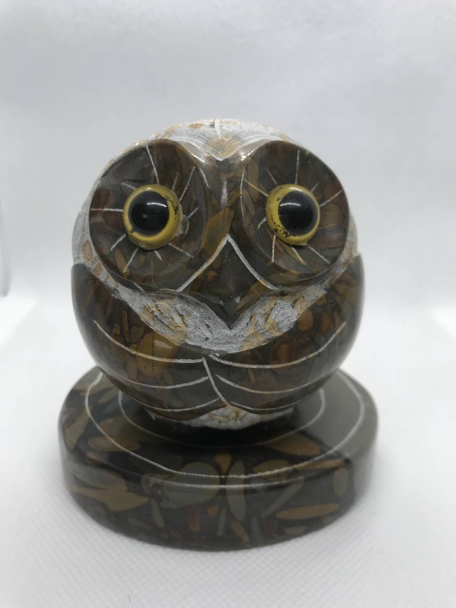 【彫刻】フクロウの置き物/竹葉青/切り株の台座付き♪〈オブジェやインテリア等にオススメ♪〉【美品】拍卖