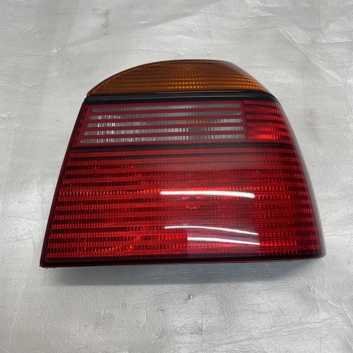 美品☆VW フォルクスワーゲン☆GOLFⅢ.ゴルフ3☆純正テールランプ ☆右側☆テールレンズ.ライト拍卖