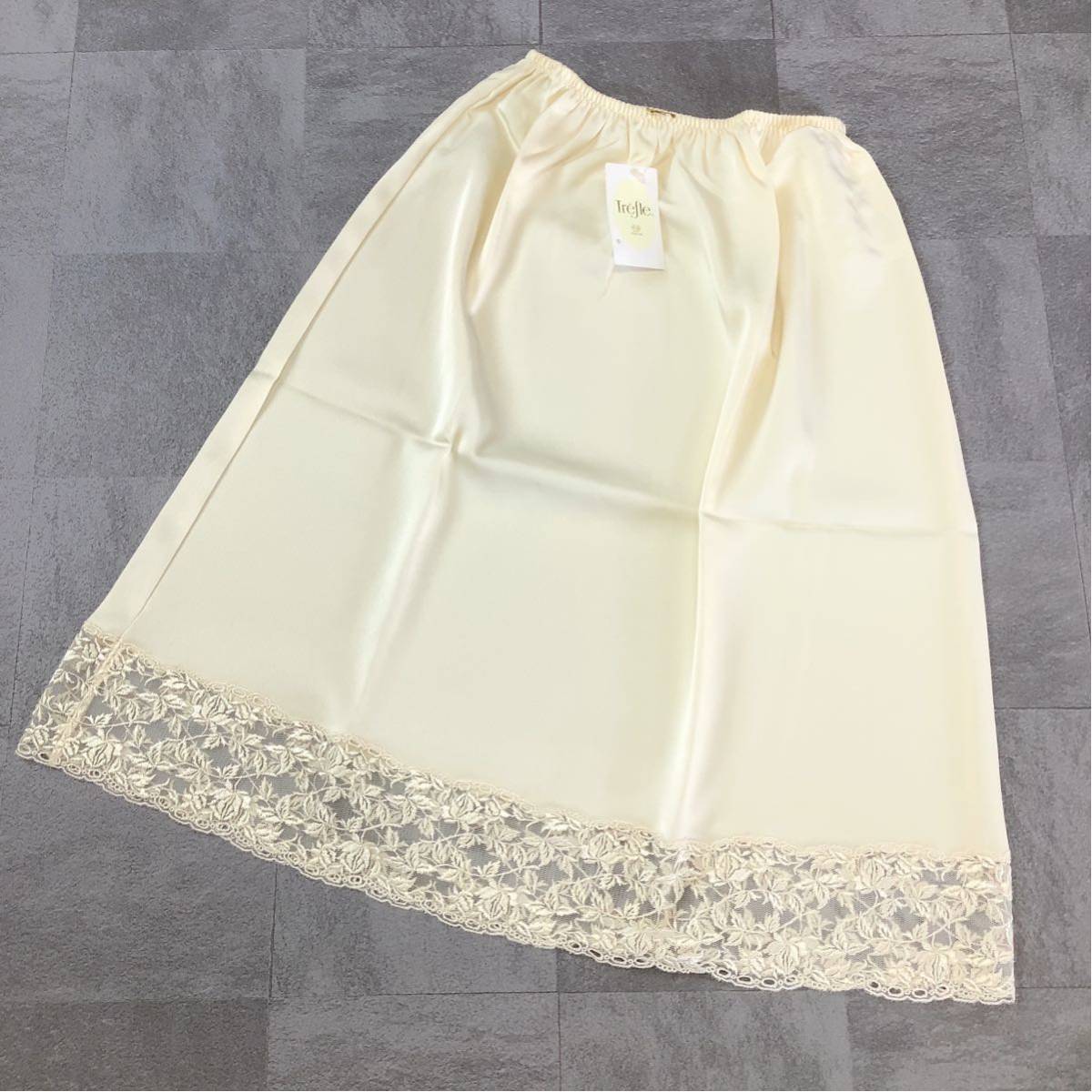 新品 タグ付 WACOAL ワコール Trefle トレフル ペチコート レディース M H87〜95 滑らか とろみ ライトベージュ 定価10000拍卖