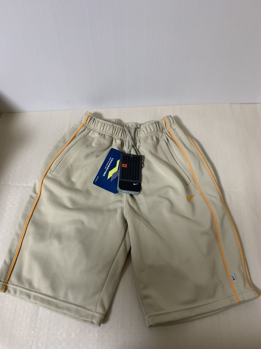 タグ付き NIKE DRI-FIT ナイキ ハーフパンツ/レディース/婦人/Sサイズ/ウエスト58~61/スポーツ/ジム/保管品/少々汚れ付着拍卖